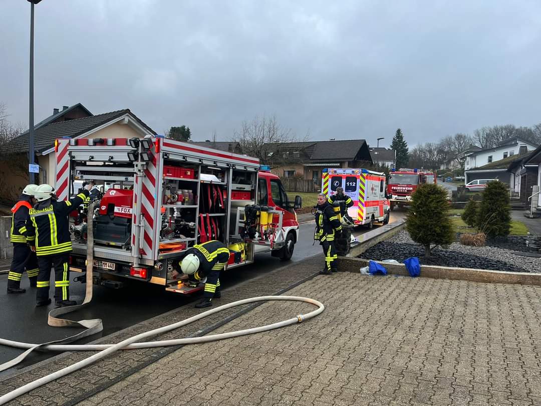 Read more about the article Einsatz F-2 Brandeinsatz Garagenbrand